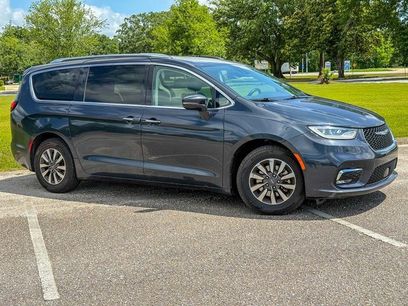 Used 2021 Chrysler Pacifica Touring-L