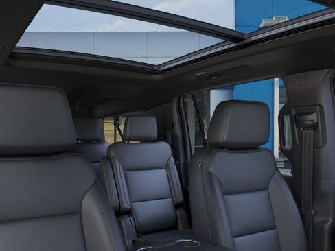 New 2026 Chevrolet Suburban Z71 w/ Comfort Package AWD/4WD image 25