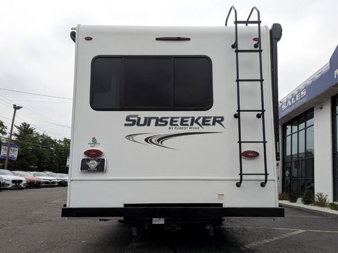 Used 2019 Chevrolet Express 4500 w/ RV Package image 8
