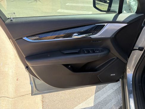 Used 2023 Cadillac XT6 Premium Luxury w/ Technology Package FWD image 20