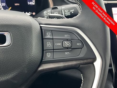 New 2025 Jeep Grand Cherokee Limited w/ Black Appearance Package image 12