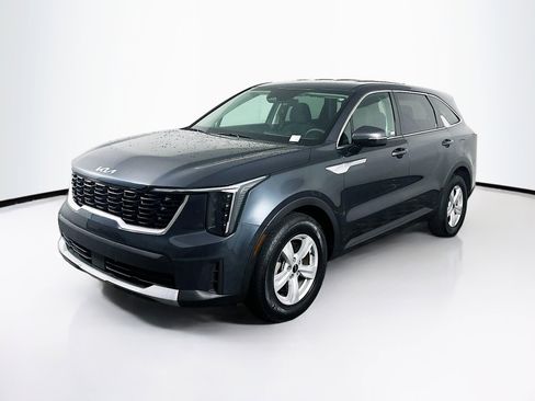 Used 2024 Kia Sorento LX image 3