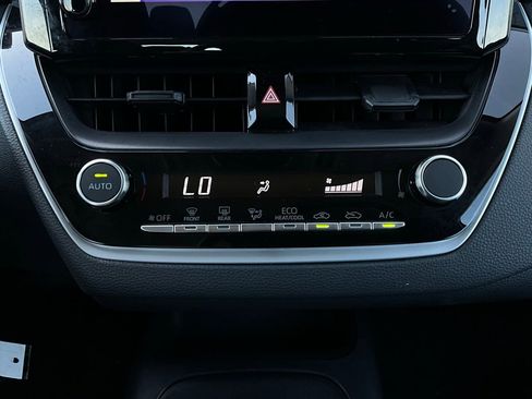 Used 2025 Toyota Corolla LE image 24