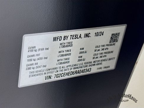 Used 2024 Tesla Cybertruck AWD Crew Cab image 40