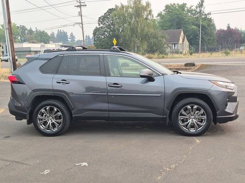 Used 2022 Toyota RAV4 XLE Premium AWD/4WD image 6