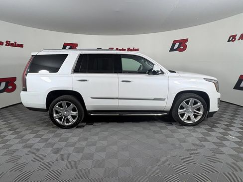 Used 2019 Cadillac Escalade Luxury AWD/4WD image 7