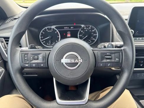 Used 2024 Nissan Rogue S FWD image 17