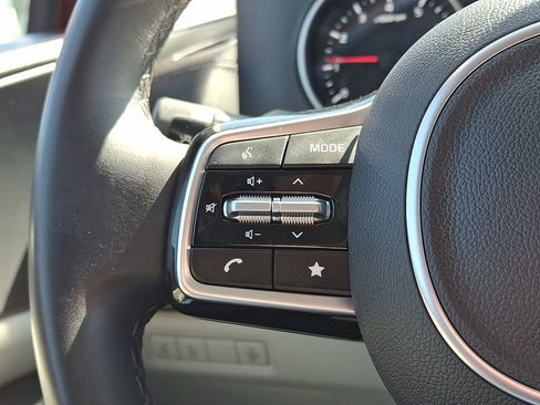 Certified 2024 Kia Carnival LX image 9