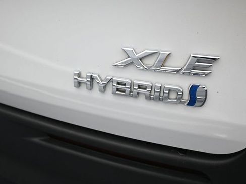 Used 2024 Toyota Sienna XLE image 29