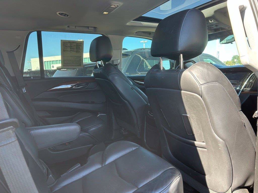 Used 2018 Cadillac Escalade Luxury AWD/4WD image 4