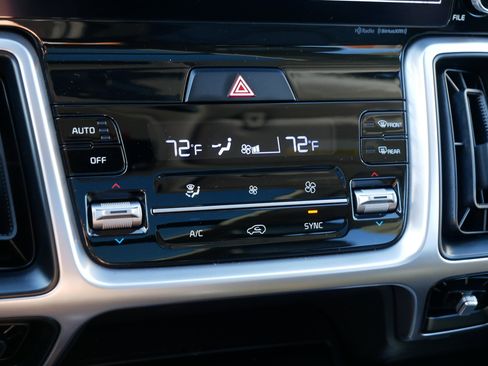 Certified 2022 Kia Sorento X-Line EX image 23