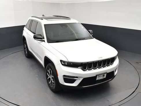 Used 2024 Jeep Grand Cherokee Limited AWD/4WD image 13