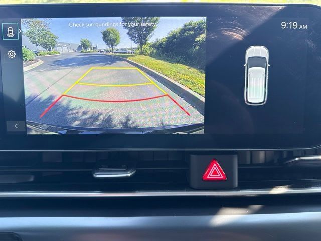 Used 2025 Kia Carnival FWD image 26