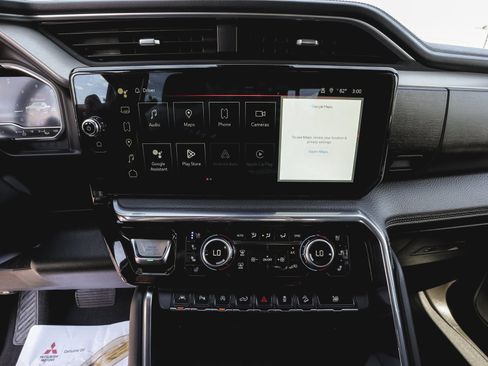 Used 2024 GMC Sierra 1500 Denali w/ Technology Package AWD/4WD image 24