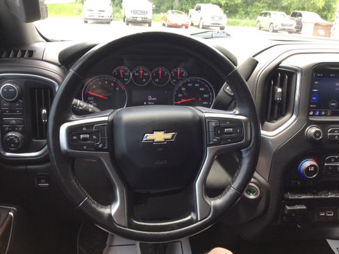 Used 2021 Chevrolet Silverado 1500 LT AWD/4WD image 16