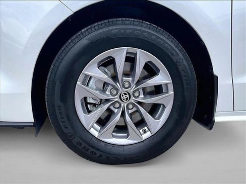 Used 2024 Toyota Sienna XLE w/ XLE Plus Package FWD image 10