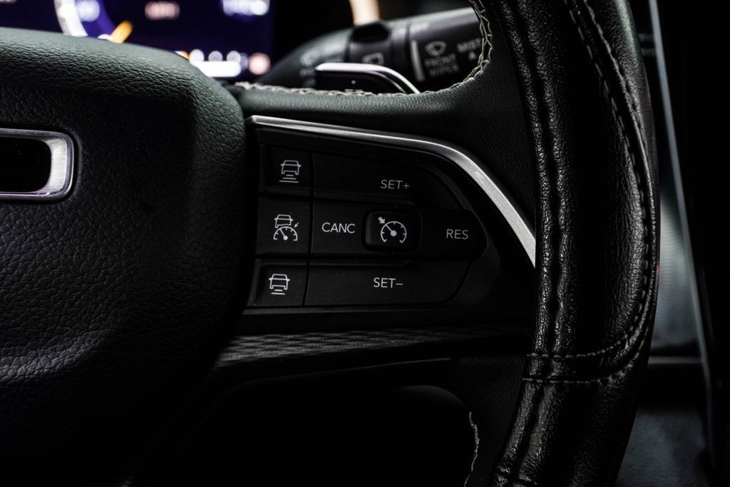 Used 2023 Jeep Grand Cherokee L Laredo AWD/4WD image 30