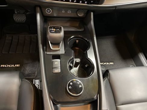 Certified 2023 Nissan Rogue SV w/ SV Premium B Package AWD/4WD image 18