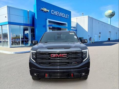 Used 2022 GMC Sierra 1500 AT4 w/ AT4 Preferred Package image 9
