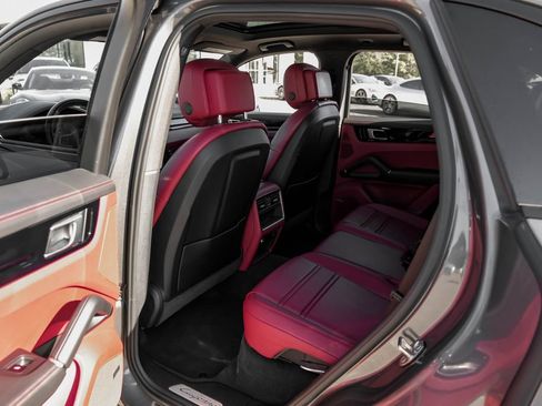 Used 2019 Porsche Cayenne image 50