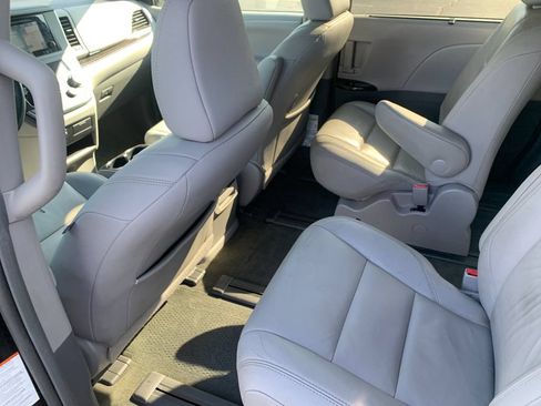 Used 2017 Toyota Sienna XLE w/ XLE Navigation Package AWD/4WD image 14