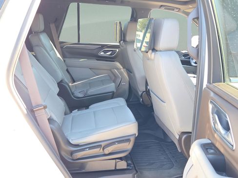 Used 2021 GMC Yukon SLT w/ SLT Luxury Plus Package image 12