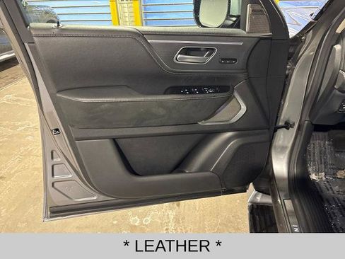 Certified 2025 INFINITI QX80 Sensory image 10