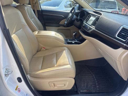 Used 2015 Toyota Highlander Limited image 23