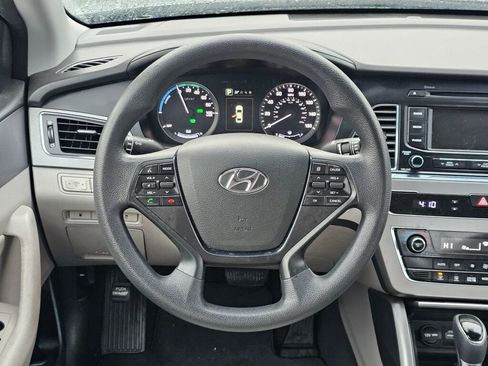 Used 2016 Hyundai Sonata SE image 16