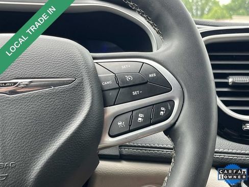Used 2022 Chrysler Pacifica Touring-L FWD image 28