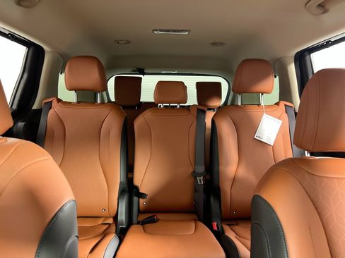 Certified 2026 Kia Carnival EX FWD image 34