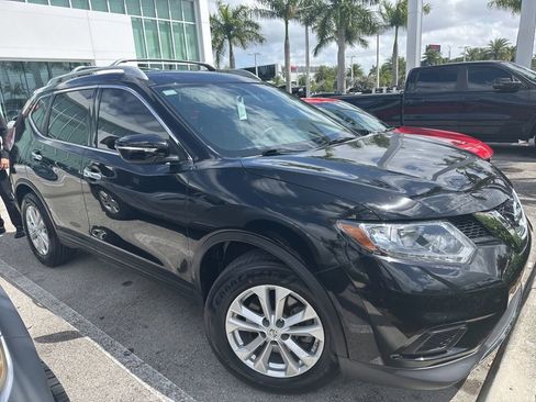 Used 2014 Nissan Rogue SV w/ SV Family Package image 3