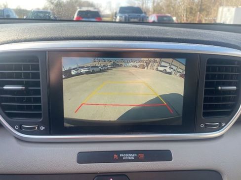 Used 2022 Kia Sportage LX image 16