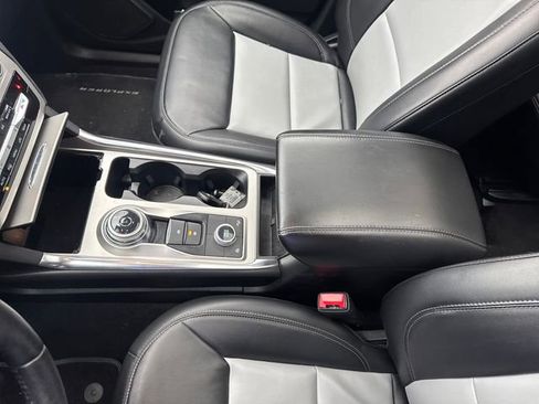 Used 2022 Ford Explorer XLT w/ Equipment Group 202A image 26