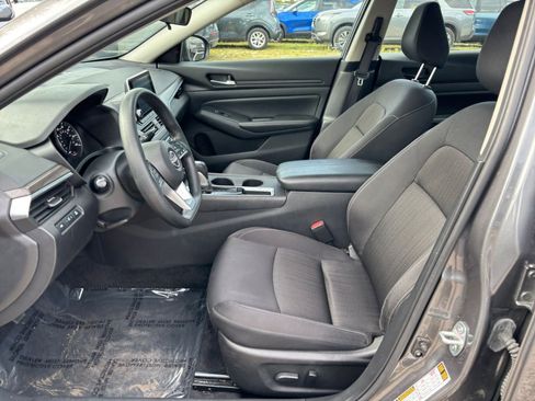 Used 2025 Nissan Altima 2.5 SV FWD image 29