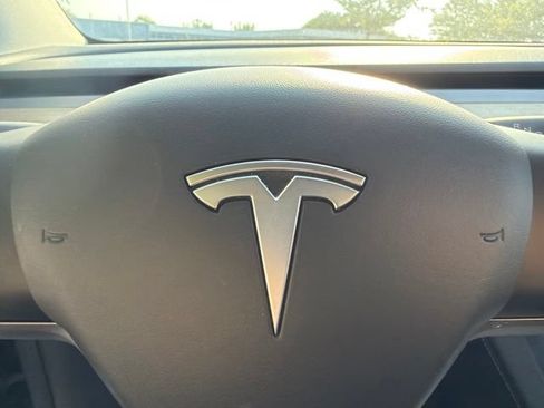 Used 2024 Tesla Model Y Long Range AWD/4WD image 16