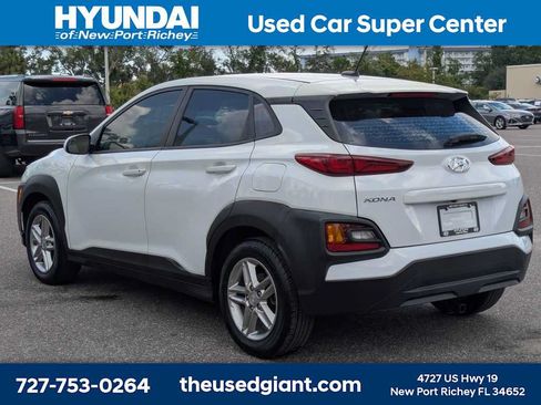 Certified 2021 Hyundai Kona SE FWD image 3