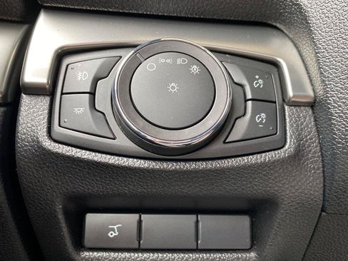Used 2018 Ford Explorer XLT w/ Equipment Group 202A AWD/4WD image 41