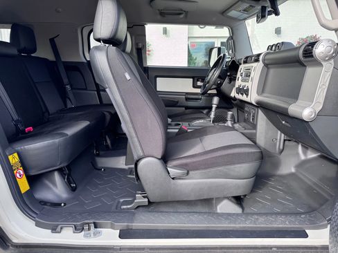 Used 2014 Toyota FJ Cruiser 4WD w/ Upgrade Package image 13