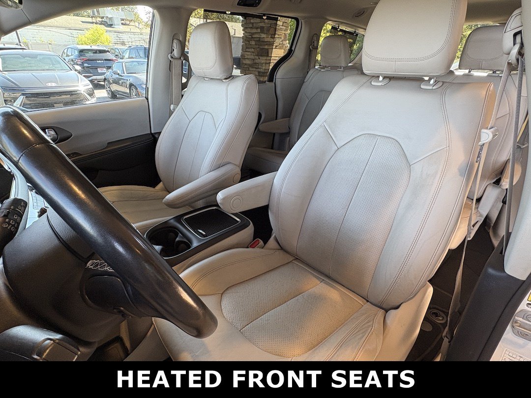 Used 2021 Chrysler Pacifica Touring-L FWD image 22