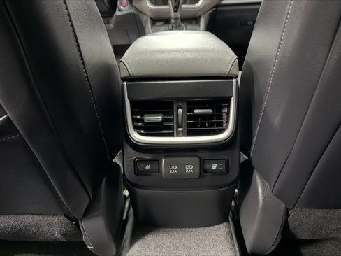 Used 2021 Subaru Outback Limited image 14