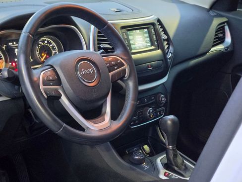 Used 2014 Jeep Cherokee Latitude w/ Comfort/Convenience Group image 34