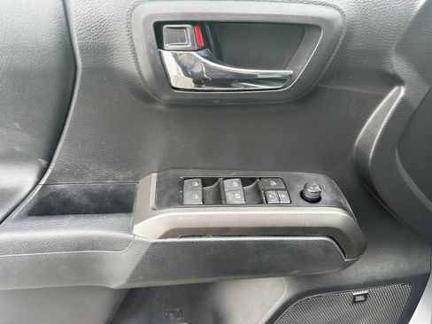 Used 2023 Toyota Tacoma Limited AWD/4WD image 10