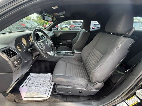 Used 2014 Dodge Challenger SXT RWD image 12