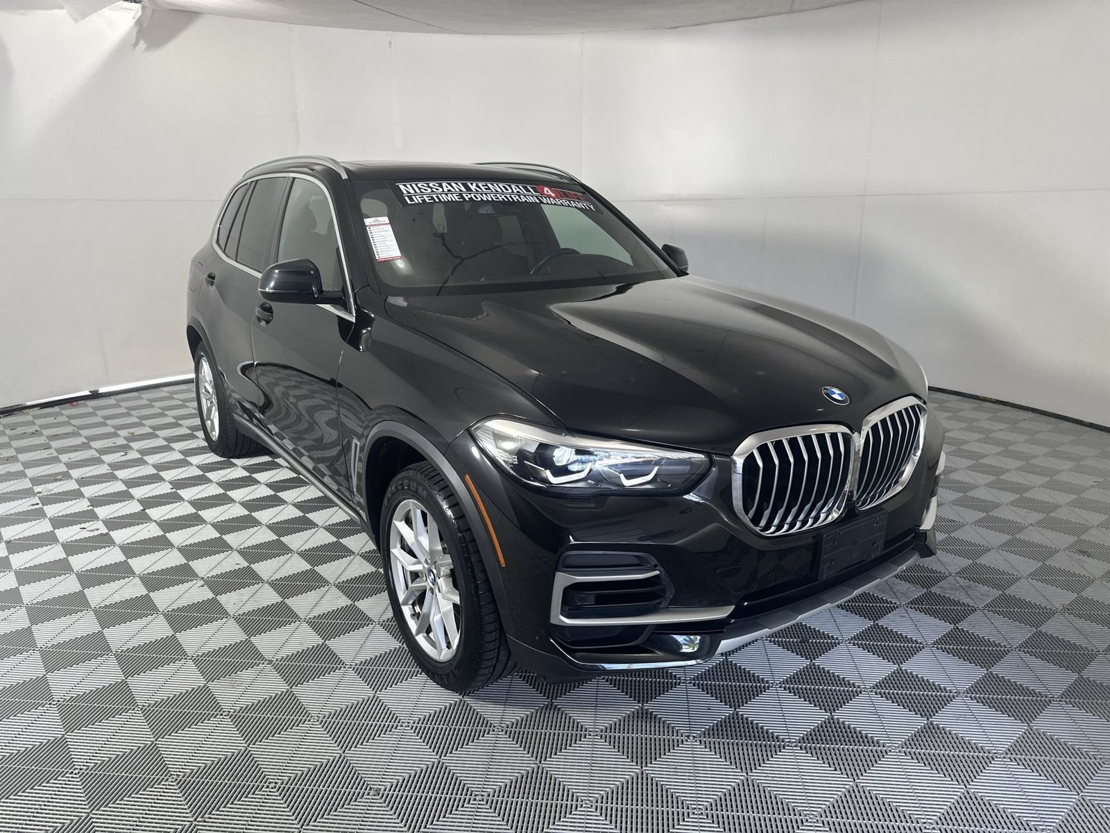Used 2022 BMW X5 xDrive40i w/ Premium Package AWD/4WD image 2