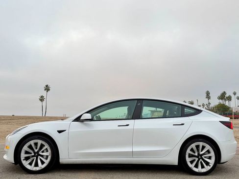 Used 2023 Tesla Model 3 Standard Range image 2