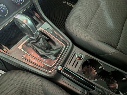Used 2019 Volkswagen Golf S image 29