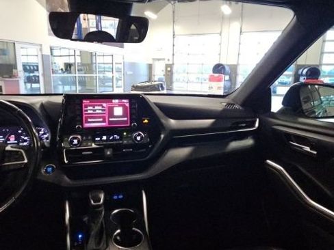 Used 2022 Toyota Highlander XSE image 26