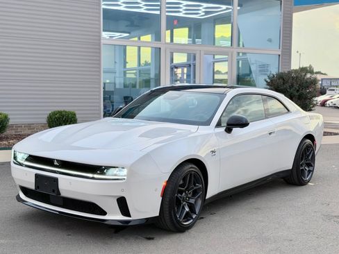Used 2024 Dodge Charger Daytona R/T w/ Plus Group AWD/4WD image 22