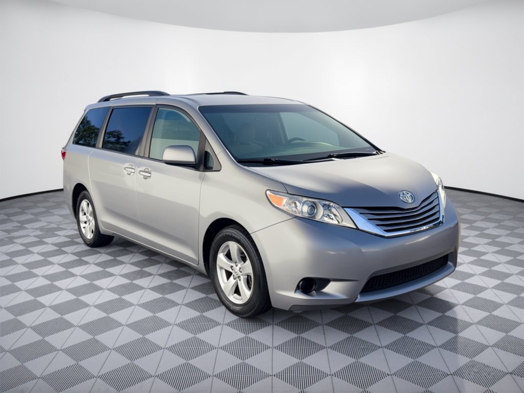 Used 2015 Toyota Sienna LE FWD image 7